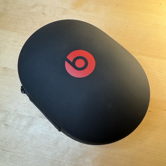 Beats Studio3 Over-Ear Bluetooth Headphones in White w/ Pure ANC - Picture 15 of 15